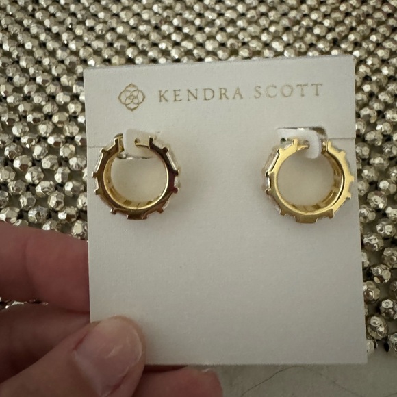 NWT Kendra Scott Jamie Huggie Earring - Picture 3 of 5